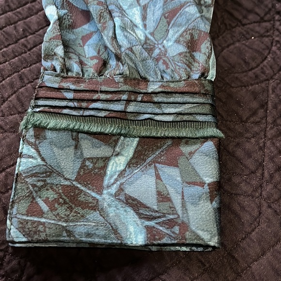 Halston flowy blouse - Picture 3 of 3